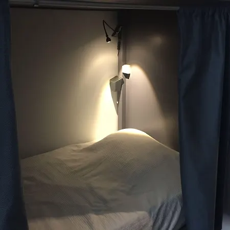 Back To אכסניה ליסבון