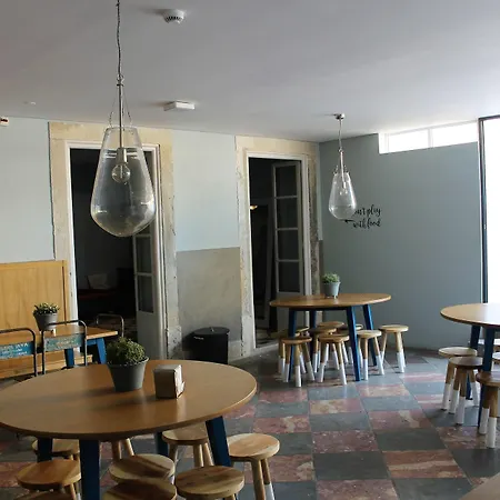 Back To אכסניה *