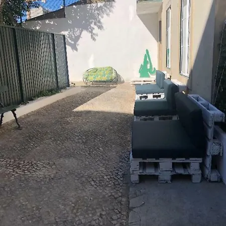 Back To אכסניה
