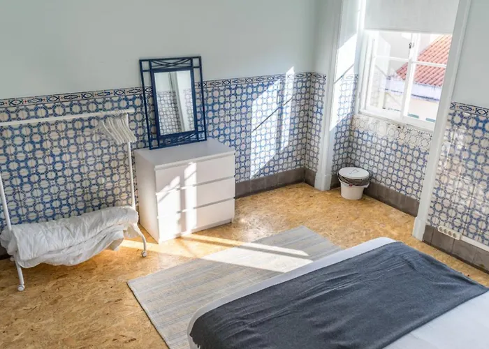 Back To אכסניה *