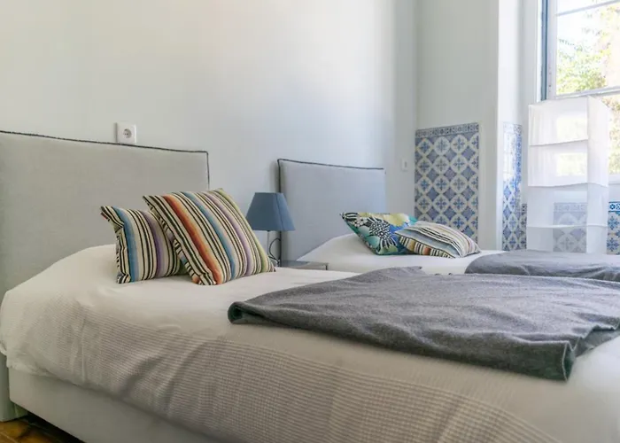 Back To אכסניה *