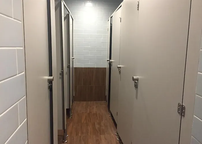 Back To אכסניה *