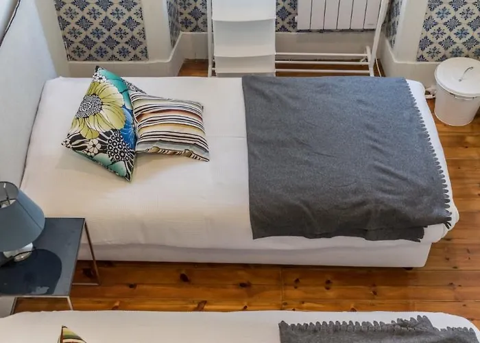 Back To אכסניה *