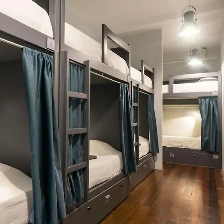 Back To Hostel Lisbon